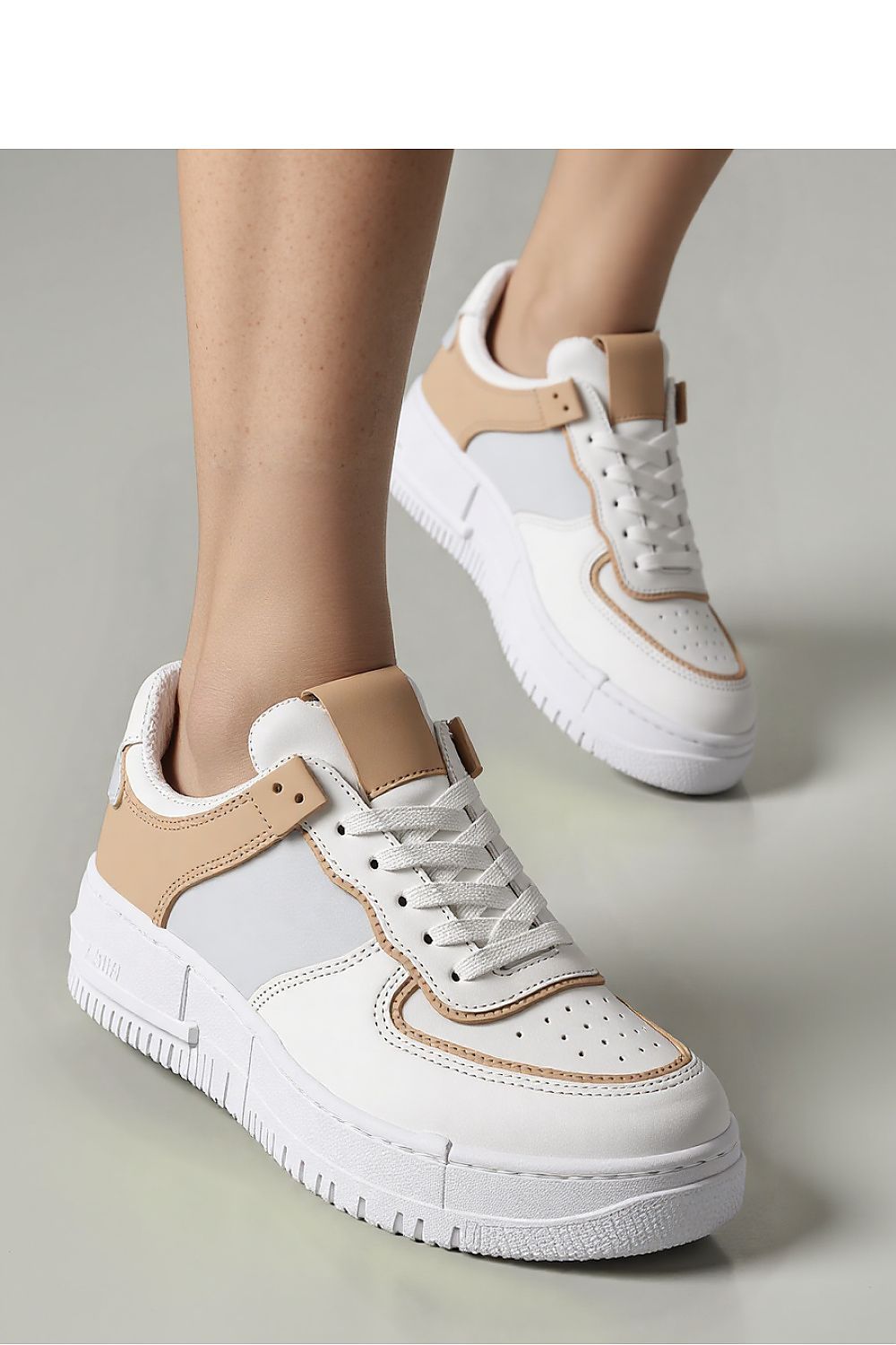 Sport Shoes model 210181 Inello