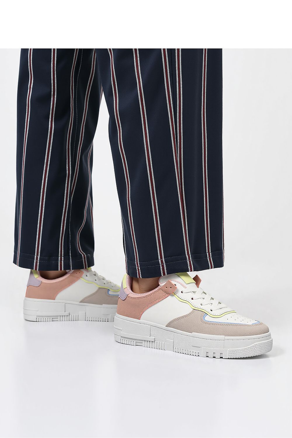 Sport Shoes model 210182 Inello