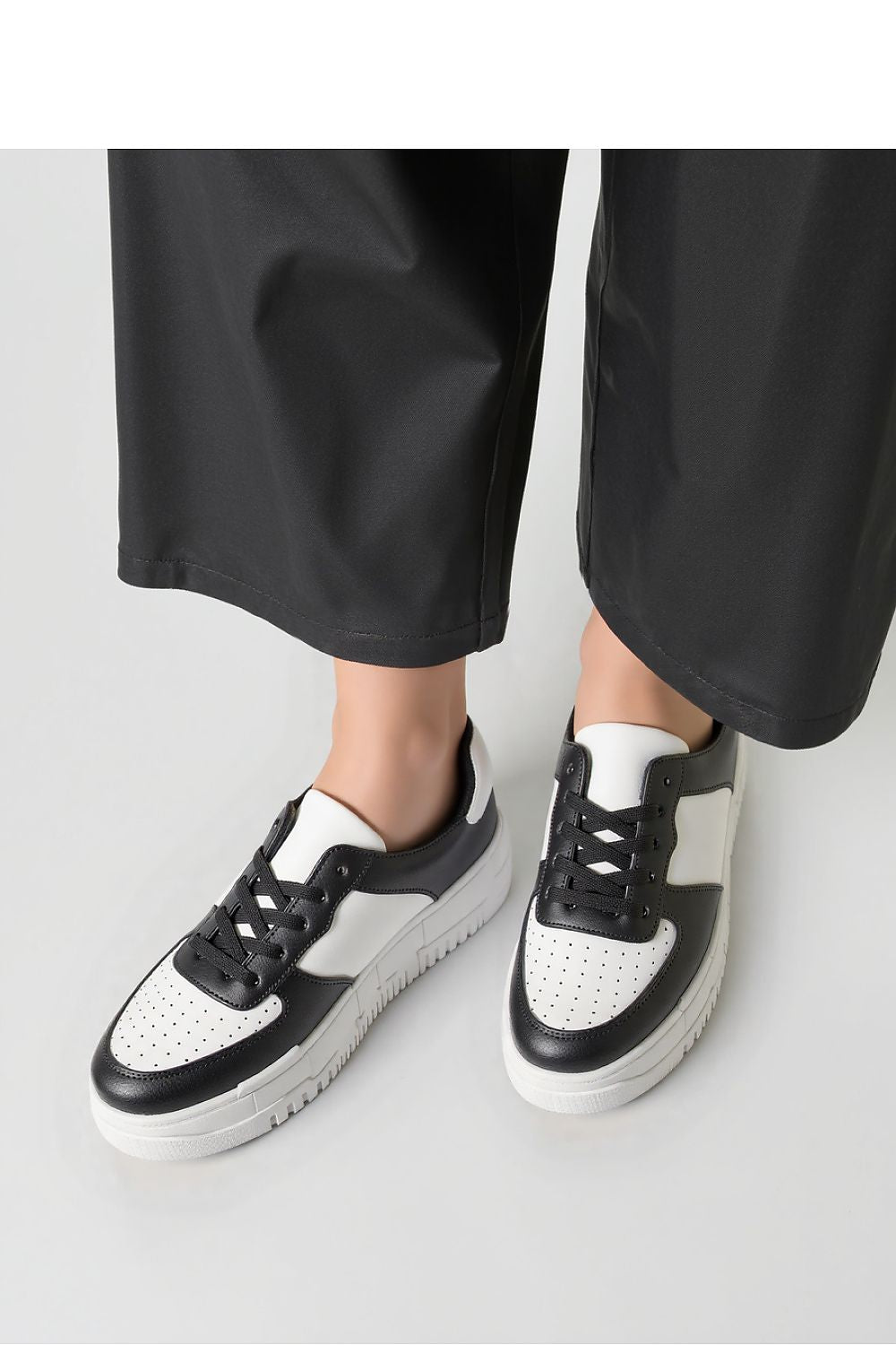 Sport Shoes model 210208 Inello