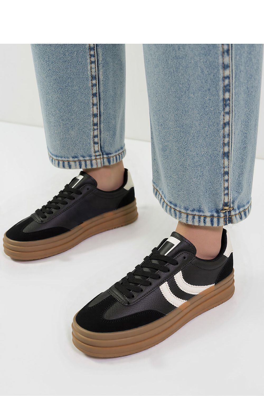 Sport Shoes model 210217 Inello