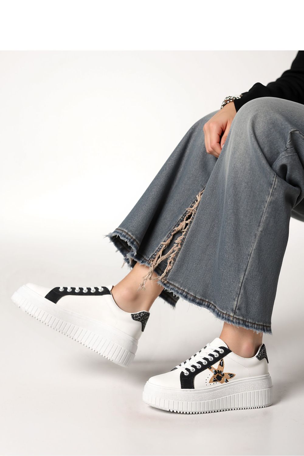 Sport Shoes model 210231 Inello