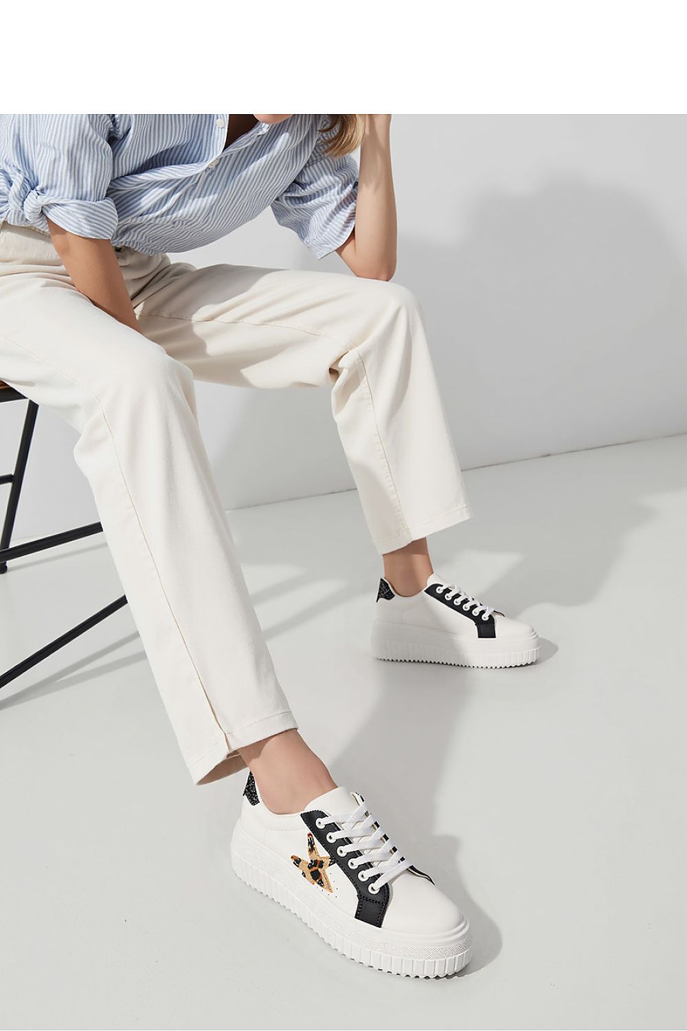 Sport Shoes model 210231 Inello