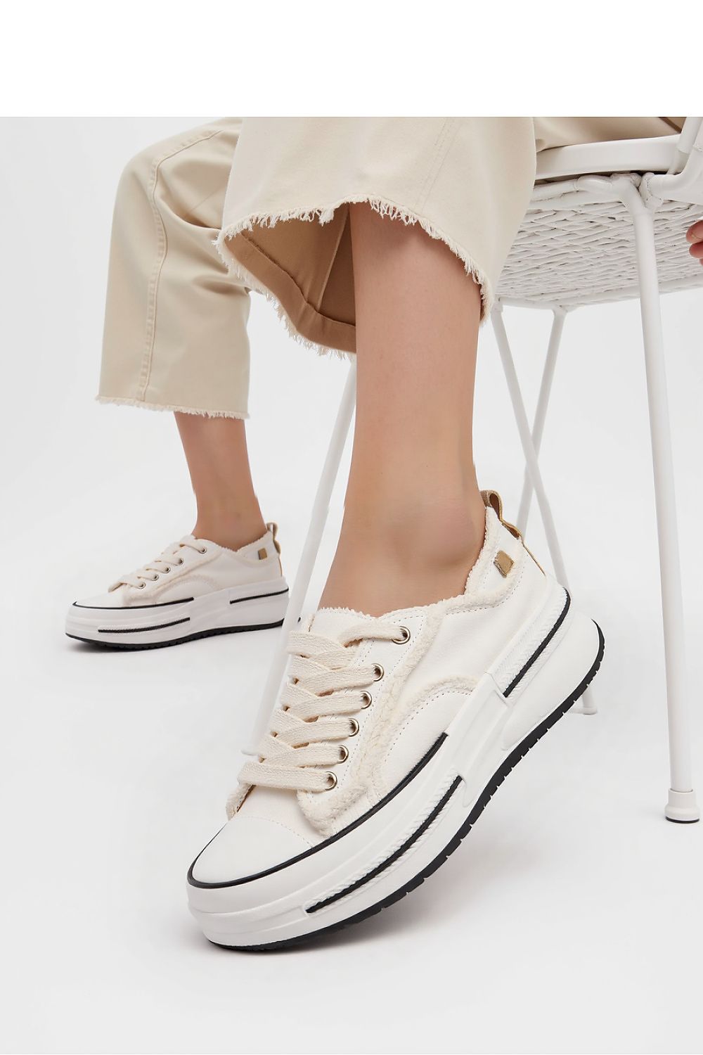 Sport Shoes model 210236 Inello