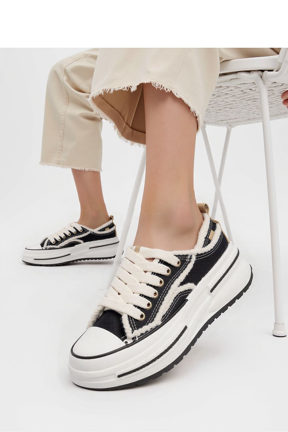 Sport Shoes model 210238 Inello