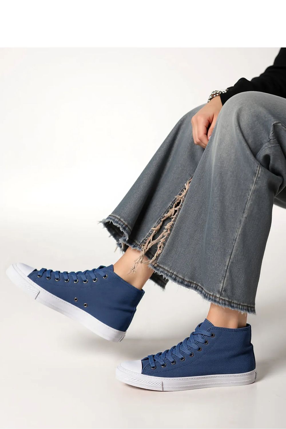 Sneakers model 210514 Inello