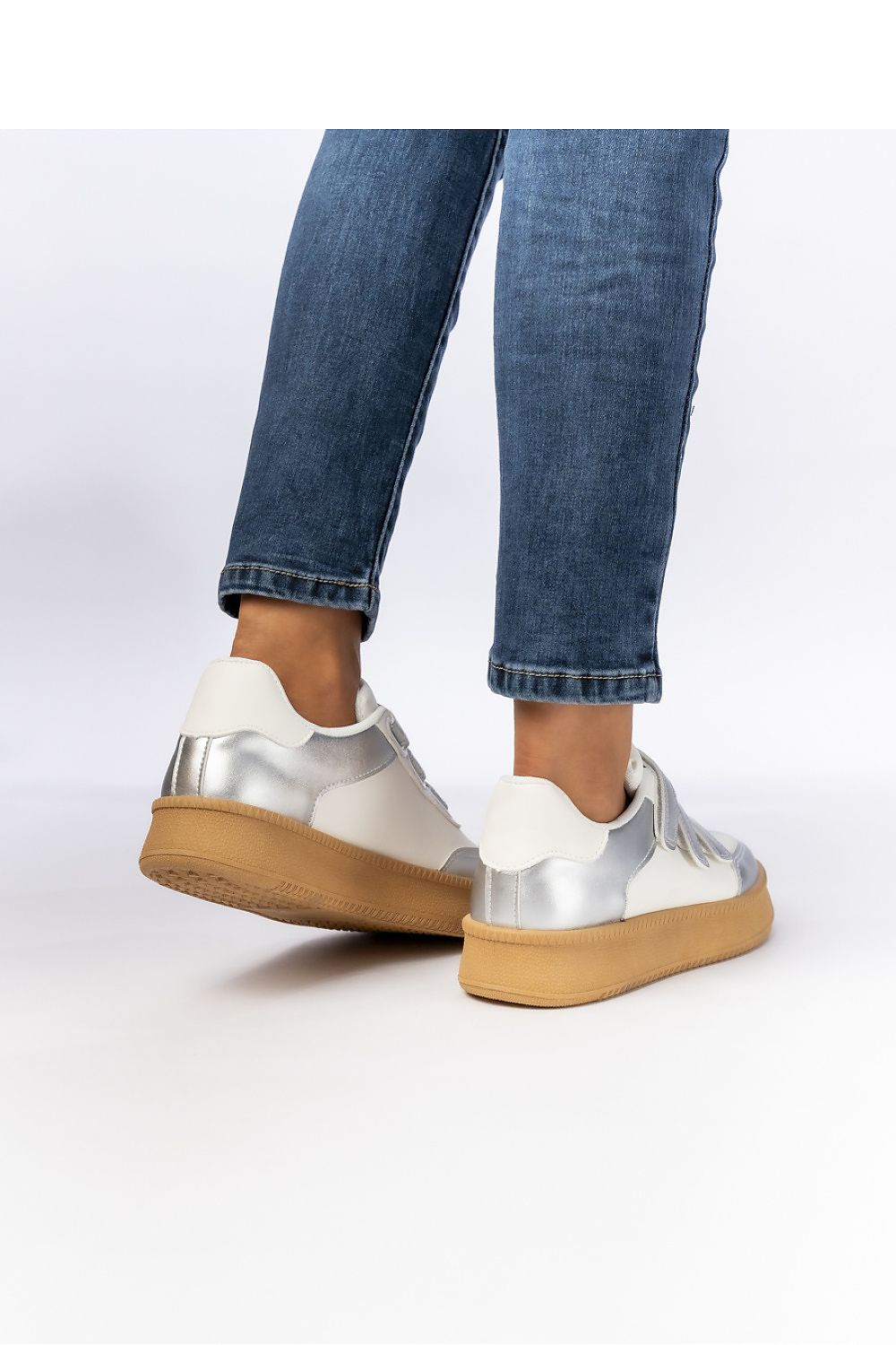 Sneakers model 210605 Inello